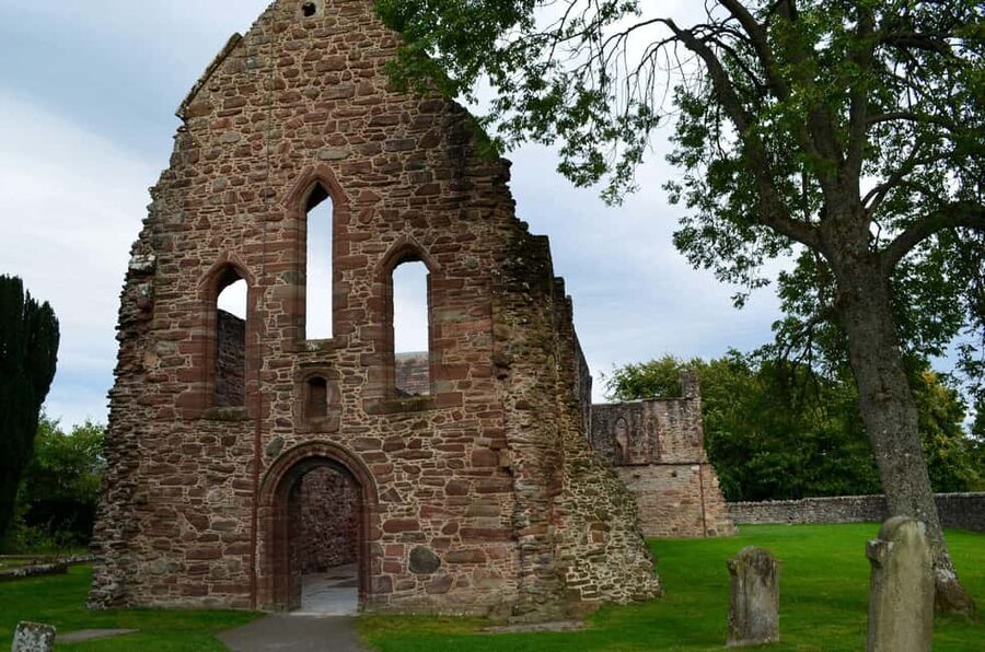 Inverness: Loch Ness, Outlander & Whisky Distillery - Who should book this tour?