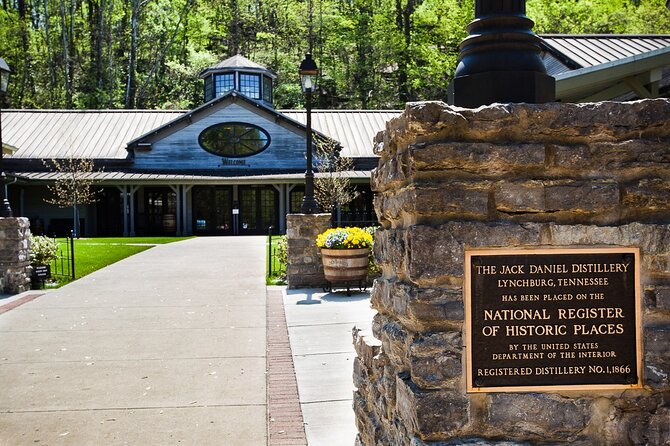 Jack Daniel's Distillery Tour, Tasting and Lynchburg Visit - The road from Nashville to Lynchburg