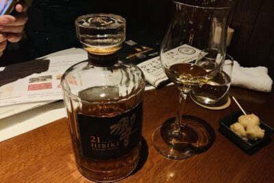 Japanese Whisky Tasting Experience at Local Bar in Tokyo