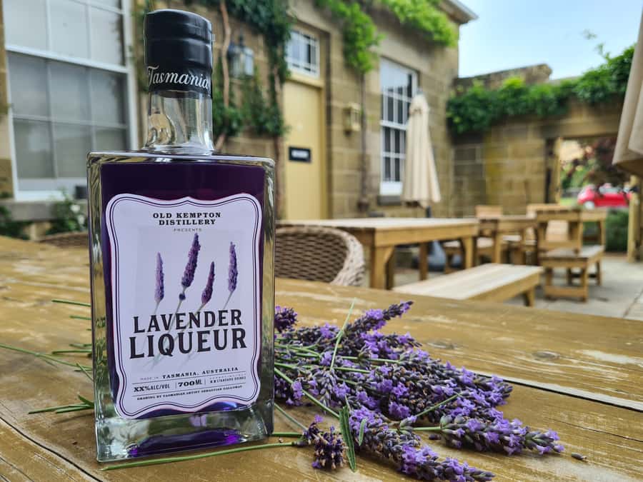 Kempton: Whisky Distillery Tour with Tastings and Lunch - Timing, Group Size, and Accessibility