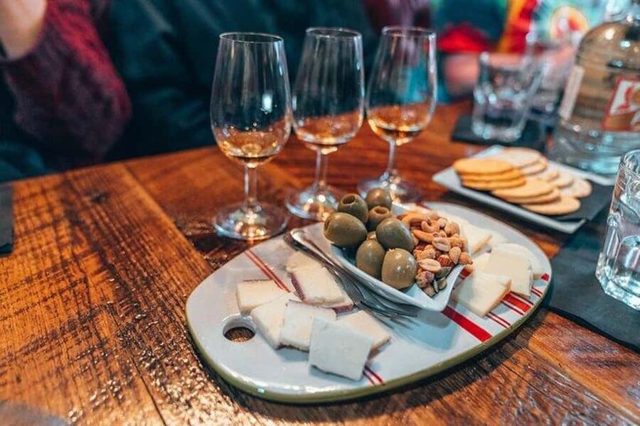 Louisville: 3-hr Walking Bourbon Tour with Paired Dishes - Nulu Market Place and the city between courses