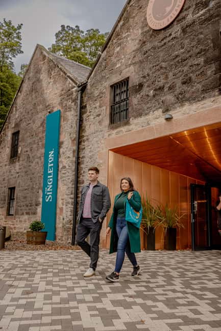 Muir of Ord: Classic Tour of the Singleton Distillery - The shop, bar, and post-tour stop