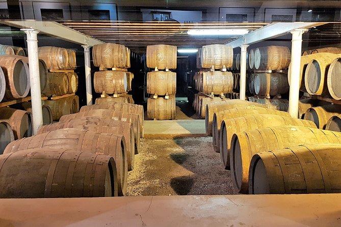 North Highland Deluxe Whisky Tour with Castle Option - Glenmorangie: a strong first whisky stop