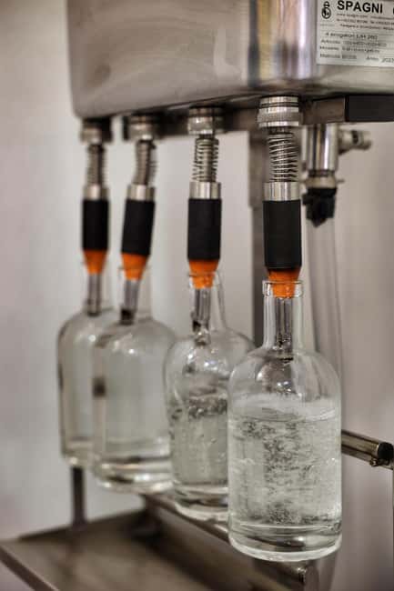 Orlando: Caribbean Moonshine Distillery Tour and Tasting - Starting with Caribbean Moonshine’s rum story