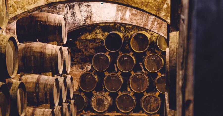 Palma: Distillery Tour with 3 Spirits and Tapas Tasting - Understanding the solera aging method