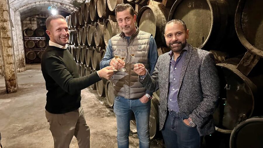 Palma: Distillery Tour with 3 Spirits and Tapas Tasting - Who should book this experience?