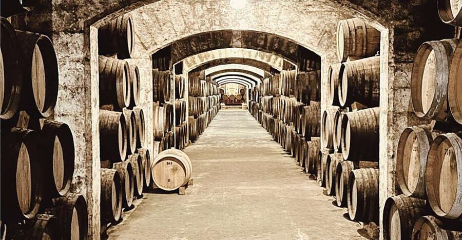 Palma: Distillery Tour with 6 Spirits and Tapas Tasting - Getting there from central Palma