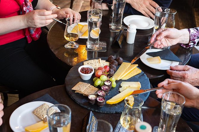 Premium Whiskey and Food Tasting in Dublin - What the guide adds to the tasting