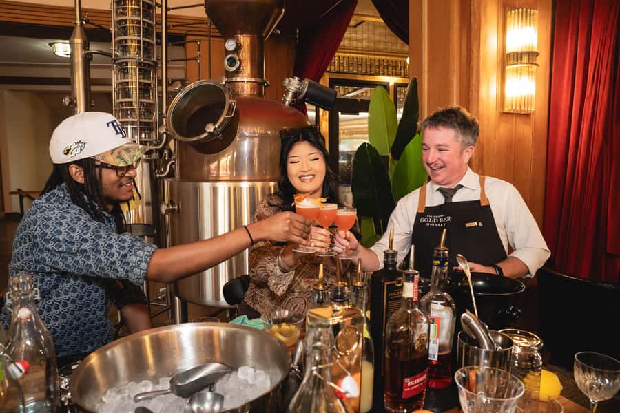 San Francisco: Local Distillery Cocktail Class - Making three cocktails with your own hands