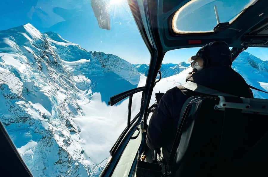 Shackleton Glacier Whiskey Endurance Flight - 50mins - A helicopter route through Franz Josef and Tasman country