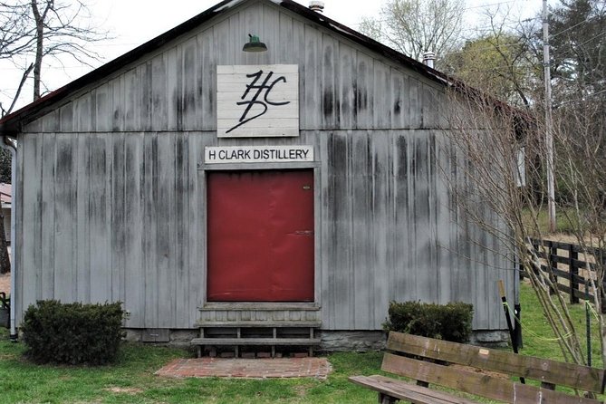 Tennessee Whiskey Experience: Bus Tour with 11+ Whiskey Tastings - What the guides add to the day