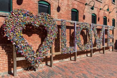 Toronto Distillery District: Whisky Exploration Game and Tour
