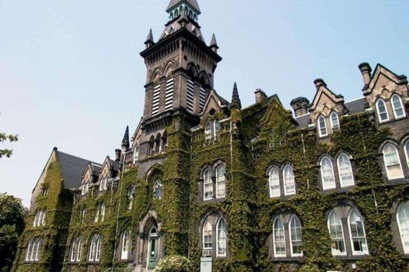 Toronto: Distillery & Old Town Private Walking Tour - Mackenzie House and the story of a troubled mayor