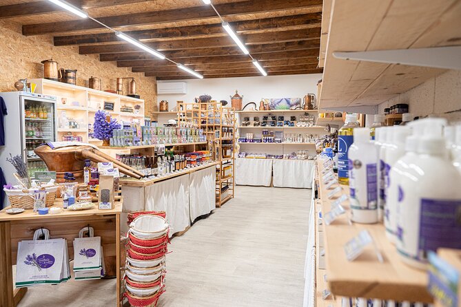 Tour Guide of an Essential Oil Distillery in the Drôme - Who will enjoy this most