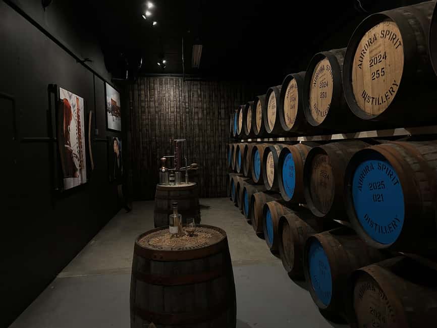 Tromsø: Local Whisky Tasting Experience - Meeting at the red garage near Tromsø Swingklubb