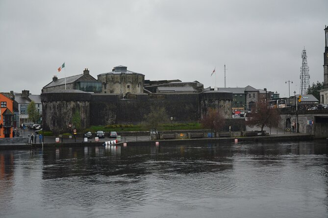 Tullamore Distillery, Athlone and Clonmacnoise from Galway - Guides, comfort, and the human side of the visit