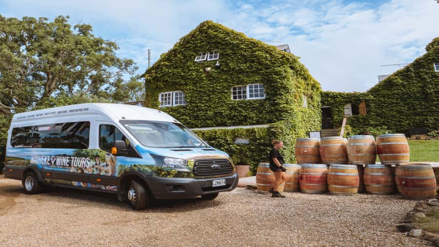 Waiheke: Scenic Taste and Graze Tour with Wine, Whisky, Beer - Scenic roads through Oneroa and Onetangi