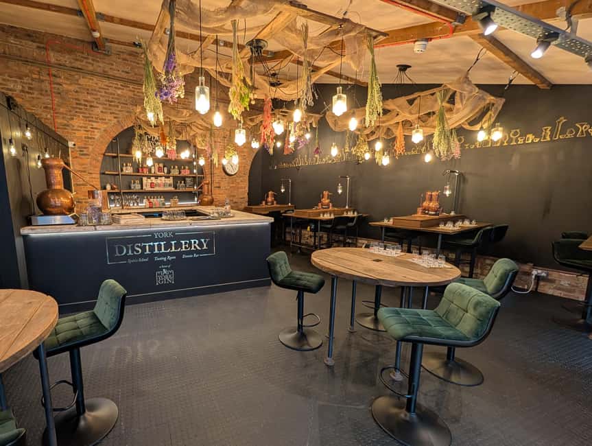 York: Gin Tasting Experience at York Distillery - Learning to taste up to five award-winning gins